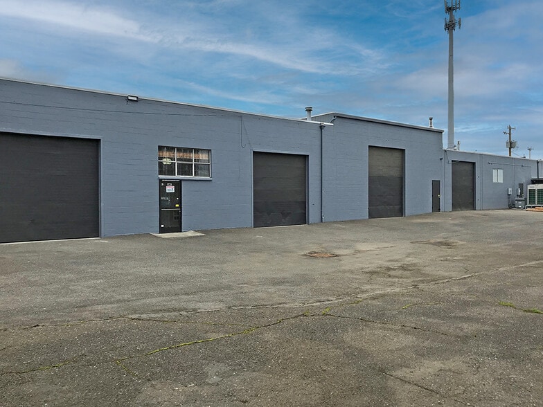 9952-9953 SE Pine St, Portland, OR for lease - Building Photo - Image 1 of 13