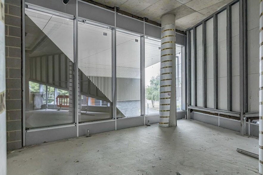 8 Parkes St, London for lease - Building Photo - Image 3 of 22