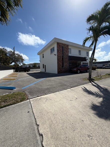 1933 SW 27th Ave, Miami, FL for lease - Building Photo - Image 2 of 18