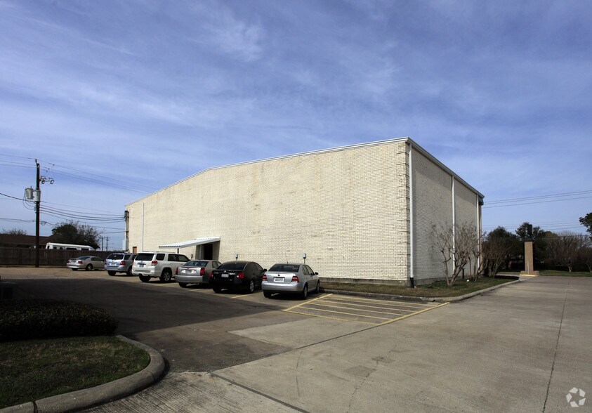 4008 Vista Rd, Pasadena, TX à louer - Photo du bâtiment - Image 2 de 4
