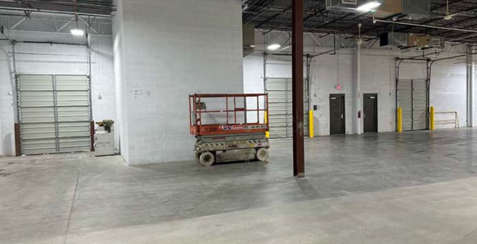 1330 Kemper Meadow Dr, Cincinnati, OH for sale - Interior Photo - Image 2 of 14