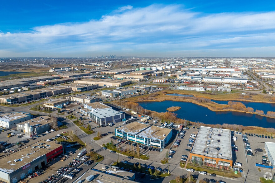 4500-4528 112th Ave SE, Calgary, AB à louer - Aérien - Image 3 de 6