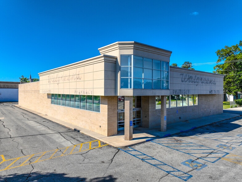 906 Main St, Rochester, IN à vendre - Photo du bâtiment - Image 1 de 4