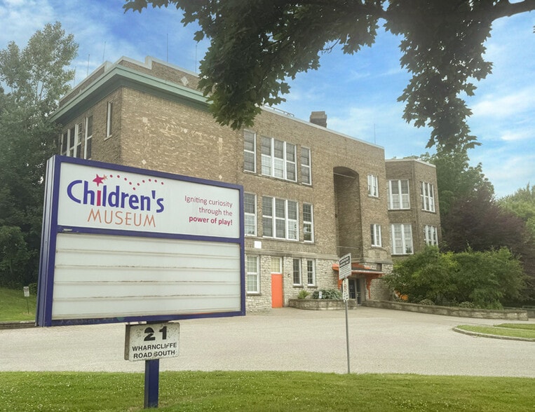 21 Wharncliffe Rd S, London, ON à louer - Photo du bâtiment - Image 2 de 5