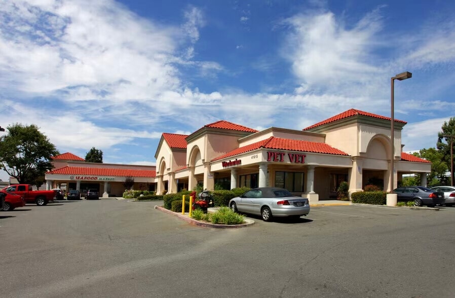 41915 Motor Car Pky, Temecula, CA for lease - Building Photo - Image 2 of 10