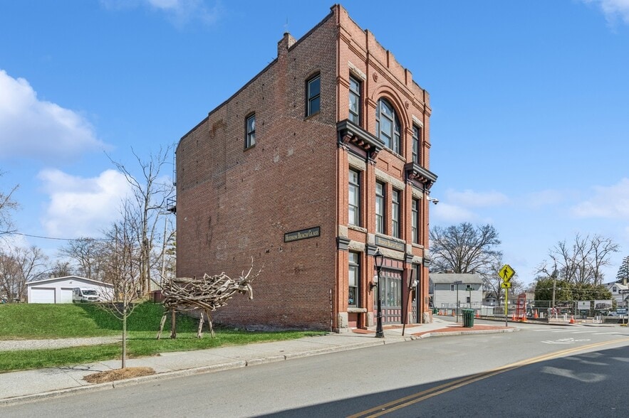 162 Main St, Beacon, NY à vendre - Photo du bâtiment - Image 3 de 30