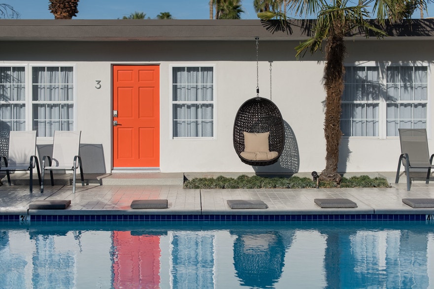 111 S Via Las Palmas, Palm Springs, CA à vendre - Photo principale - Image 2 de 31