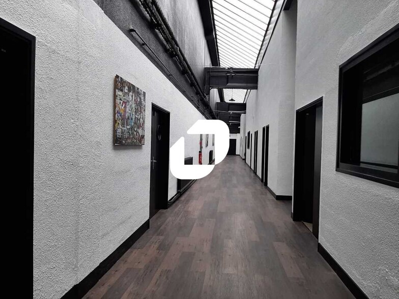 Office in Trappes for lease - Interior Photo - Image 2 of 7
