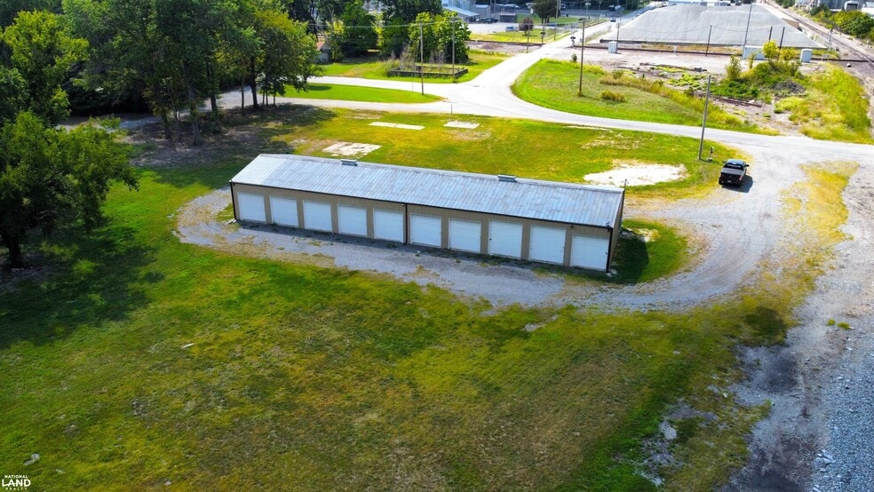 400 S Wilson St, Benton, IL for sale - Building Photo - Image 3 of 7