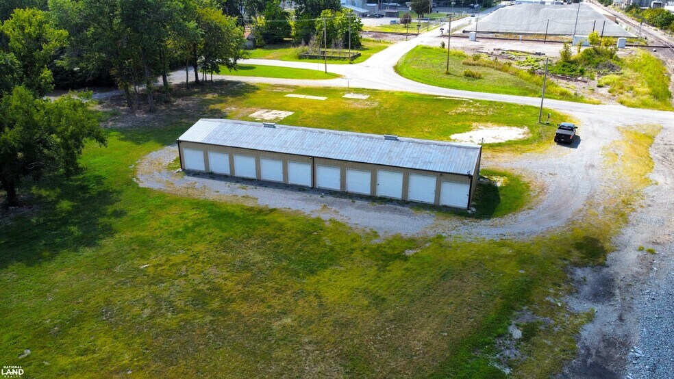 400 S Wilson St, Benton, IL à vendre - Photo du bâtiment - Image 3 de 7