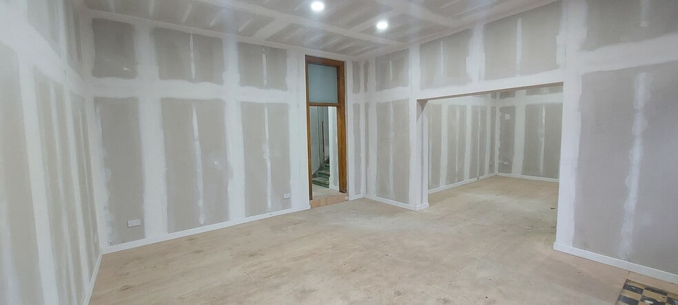 4 Pretoria Pl, Falkirk for lease - Building Photo - Image 2 of 2