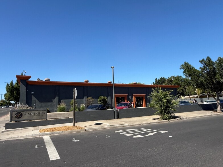 318 McHenry Ave, Modesto, CA for sale - Building Photo - Image 3 of 8
