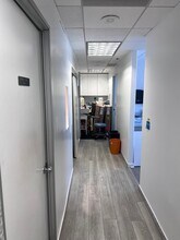 414 N Camden Dr, Beverly Hills, CA for lease Interior Photo- Image 2 of 7