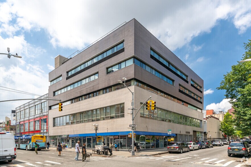 135 E 125th St, New York, NY à louer - Photo du bâtiment - Image 2 de 2