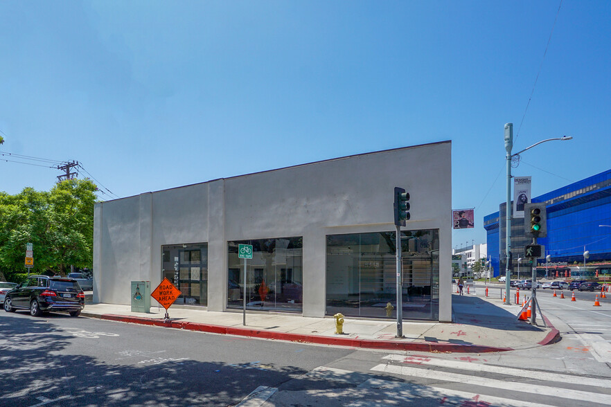 8626-8630 Melrose Ave, Los Angeles, CA for lease - Building Photo - Image 2 of 3