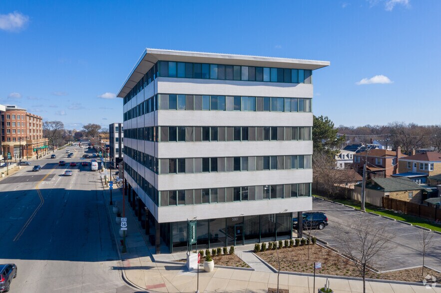 5901 N Cicero Ave, Chicago, IL à louer - Photo du bâtiment - Image 3 de 4