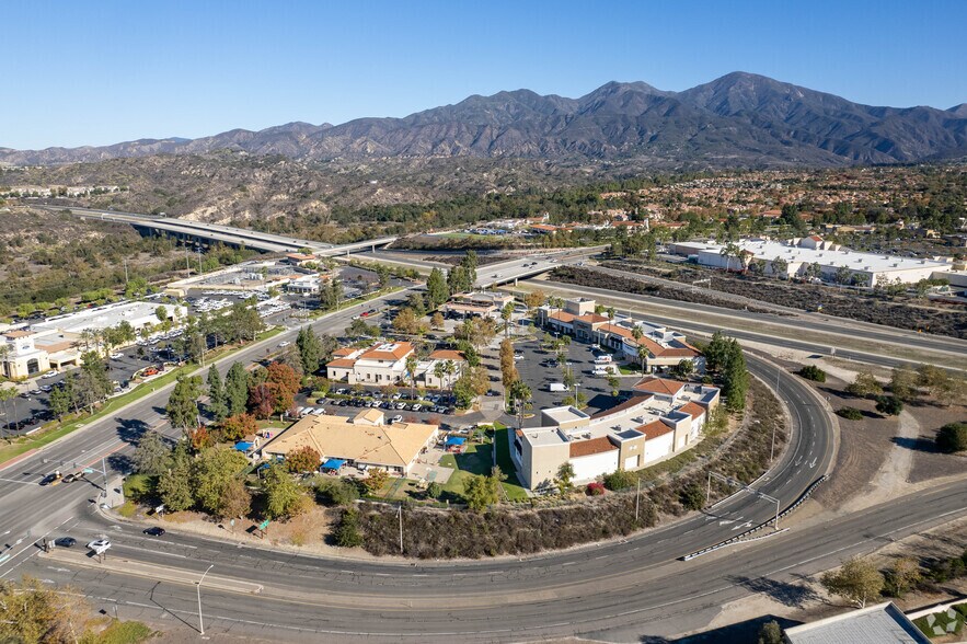 30092 Santa Margarita Pky, Rancho Santa Margarita, CA à louer - Photo du bâtiment - Image 2 de 14