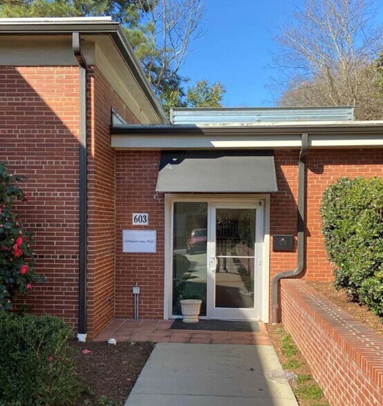 603 Saint Marys St, Raleigh, NC à louer - Photo du bâtiment - Image 2 de 6