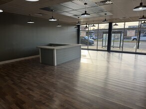 2231 W Franklin, Evansville, IN for lease Interior Photo- Image 2 of 9