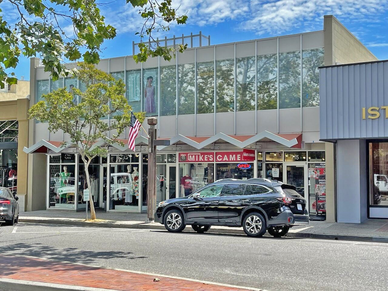 711-713 Santa Cruz Ave, Menlo Park, CA à louer Photo du bâtiment- Image 1 de 14