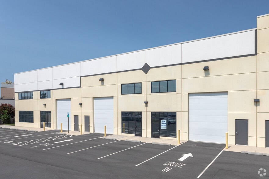 44900 Falcon Pl, Sterling, VA à vendre - Photo du bâtiment - Image 2 de 5