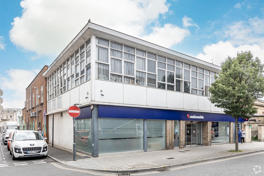 Portfolio of 2 properties for sale on LoopNet.ca - Primary Photo - Image 2 of 3