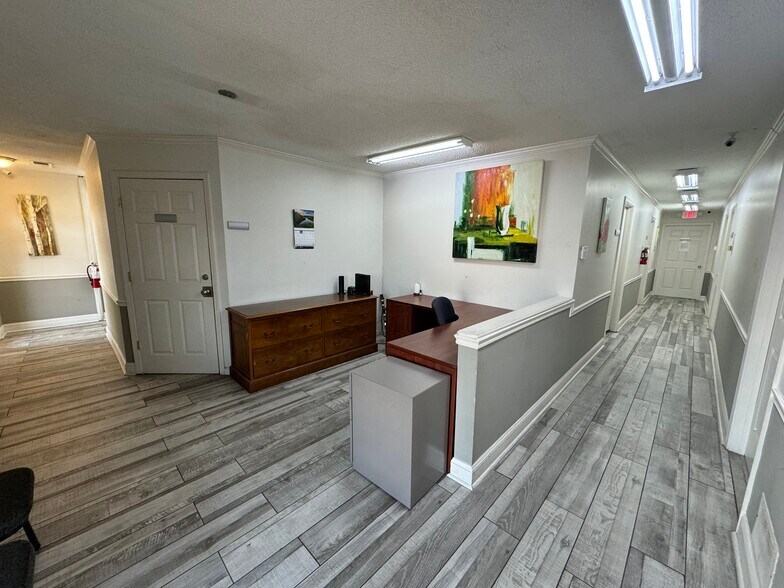 5405 Fox Plaza Dr, Memphis, TN à louer - Photo du bâtiment - Image 2 de 9