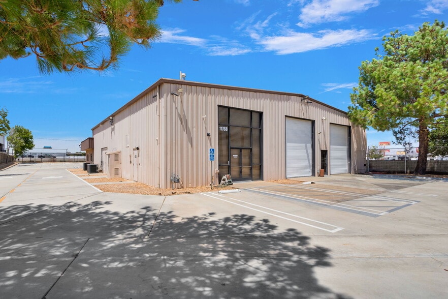 11768 Mariposa Rd, Hesperia, CA for lease - Building Photo - Image 2 of 9