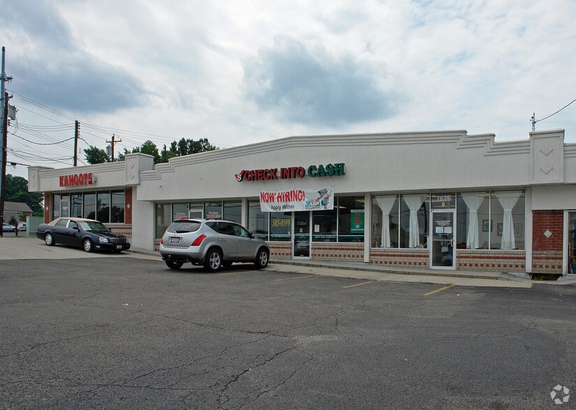 7625-7641 Colerain Ave, Cincinnati, OH for lease - Primary Photo - Image 1 of 3