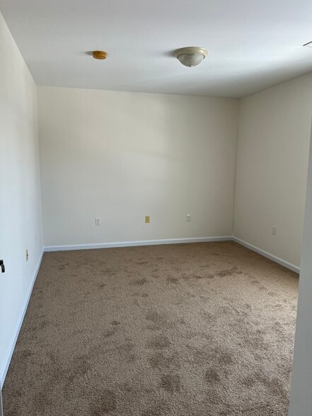 502 Nandino Cir, Berea, KY for sale - Interior Photo - Image 2 of 8