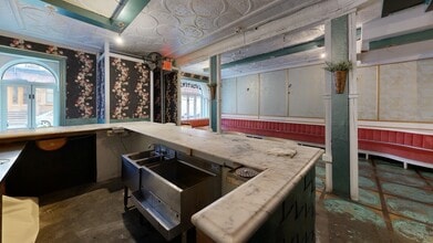 111-115 E 7th St, New York, NY à louer Numérisation 3D de Matterport- Image 1 de 14