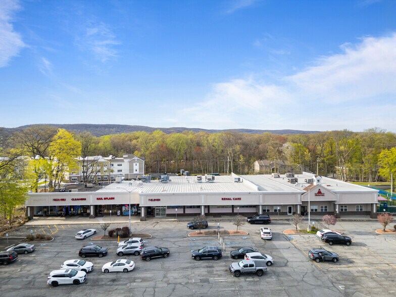 20 Rt-59, Suffern, NY à louer - Photo du bâtiment - Image 1 de 16