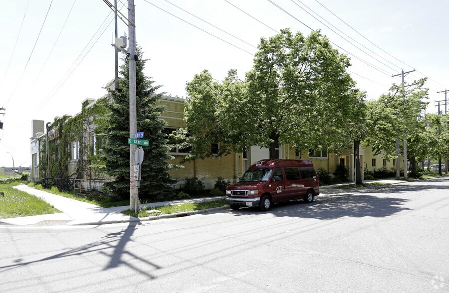 807 13th Ave S, Minneapolis, MN à vendre - Photo du bâtiment - Image 2 de 6