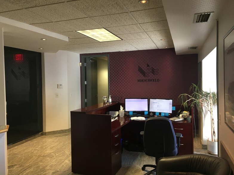 1030 New Britain Ave, West Hartford, CT à louer - Photo intérieure - Image 3 de 7