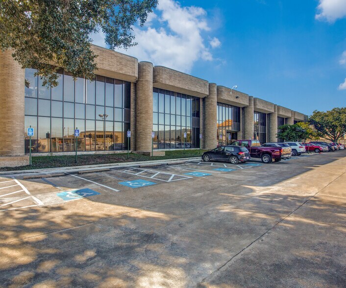 7100 Regency Square Blvd, Houston, TX à louer - Photo du bâtiment - Image 1 de 5