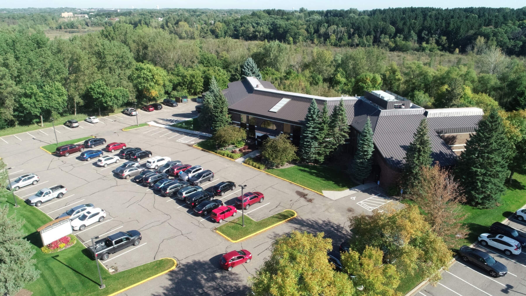 7582 Currell Blvd, Woodbury, MN for lease Primary Photo- Image 1 of 5