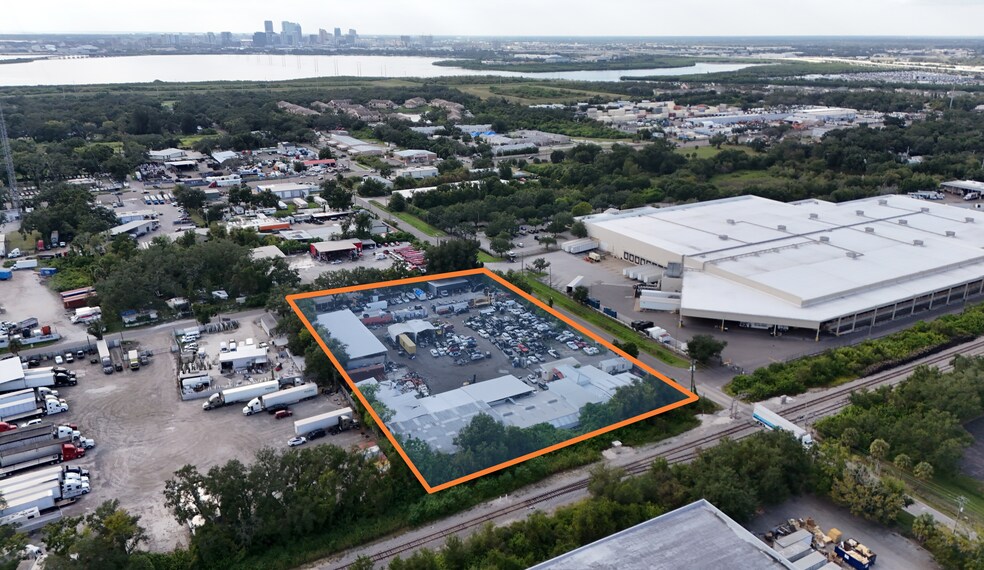 5113 S 16th Ave, Tampa, FL à vendre - Photo du bâtiment - Image 3 de 14