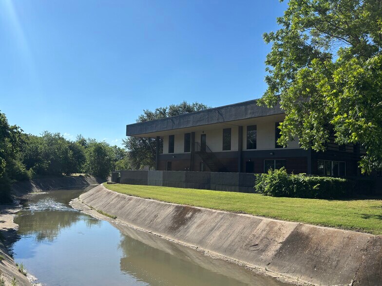 414 W Parkway St, Denton, TX à vendre - Photo du bâtiment - Image 3 de 22