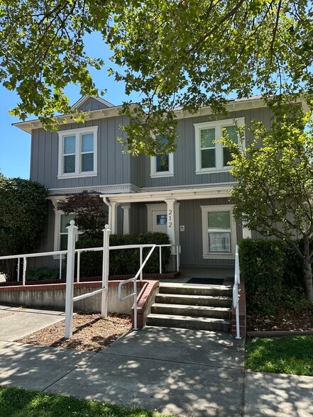 212 Judah St, Roseville, CA à louer - Photo principale - Image 1 de 24