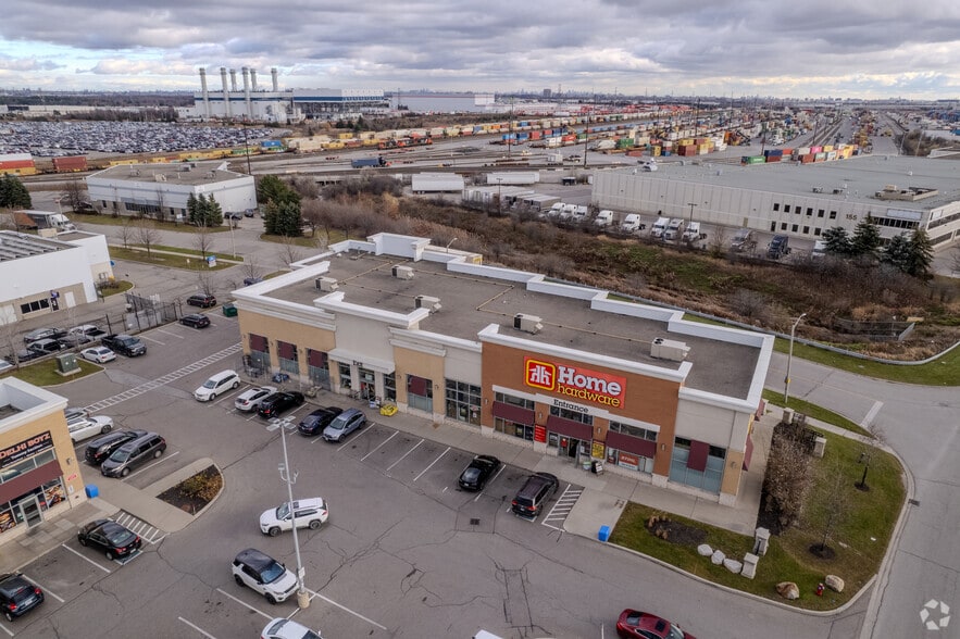 215 Delta Park Blvd, Brampton, ON à louer - Photo du bâtiment - Image 2 de 4