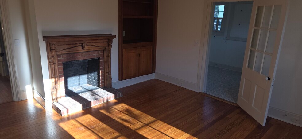 305 S Main St, Davidson, NC for sale - Interior Photo - Image 3 of 10