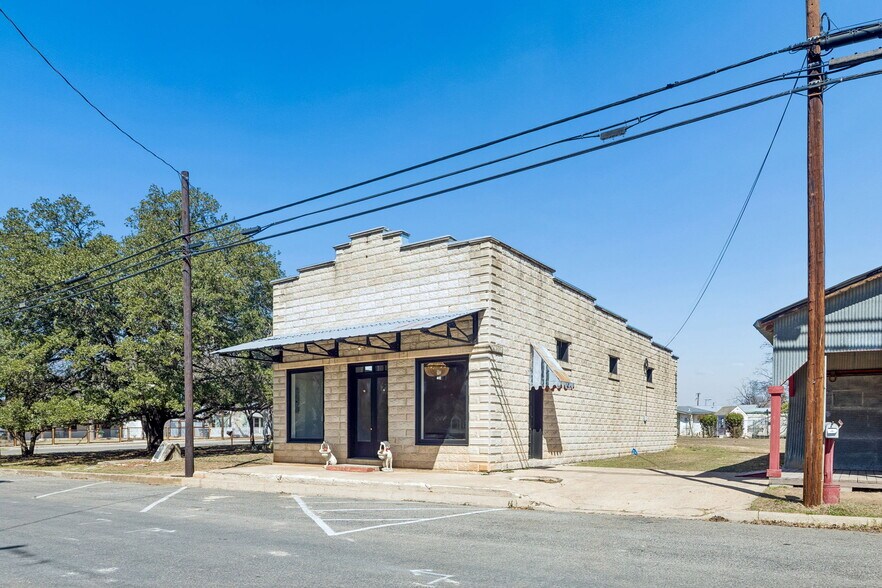 606 High St, Comfort, TX à vendre - Photo du bâtiment - Image 2 de 16