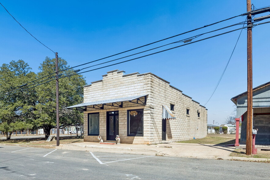 606 High St, Comfort, TX à vendre - Photo du bâtiment - Image 2 de 16