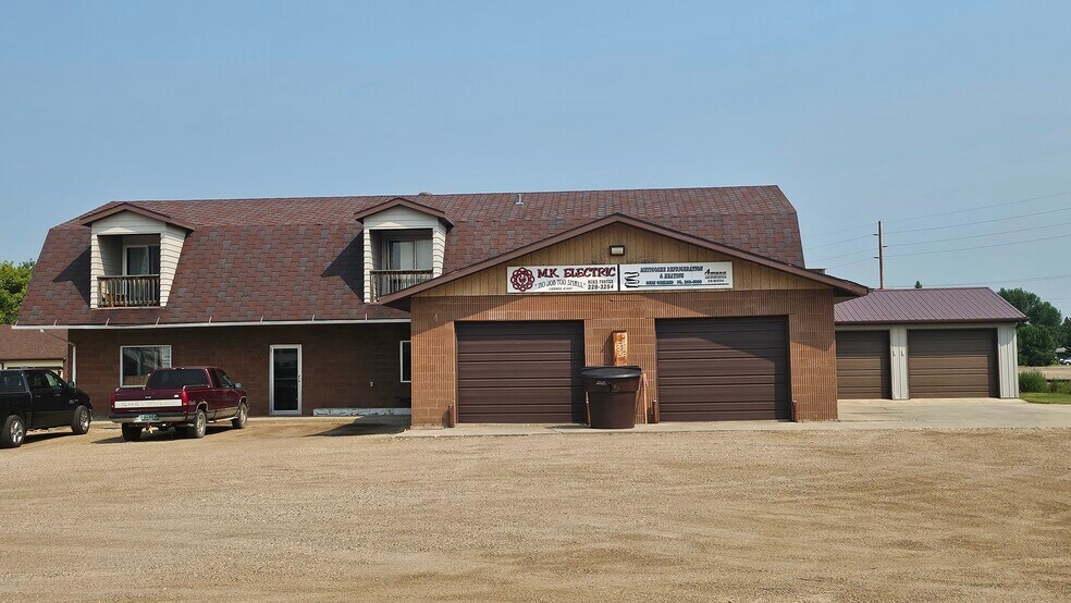 1001 Grimms Rd, Bottineau, ND à vendre - Photo du bâtiment - Image 3 de 4