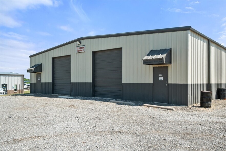 6th Ave Industrial Park portefeuille de 4 propriétés à vendre sur LoopNet.ca - Photo du bâtiment - Image 3 de 24