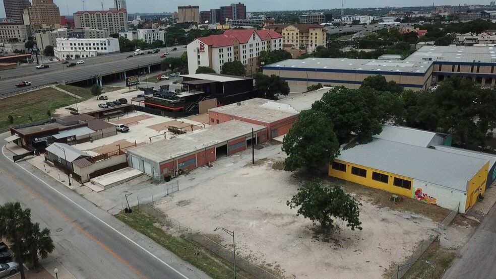 515 E Crockett St, San Antonio, TX for sale - Commercial Listing Video - Image 2 of 10