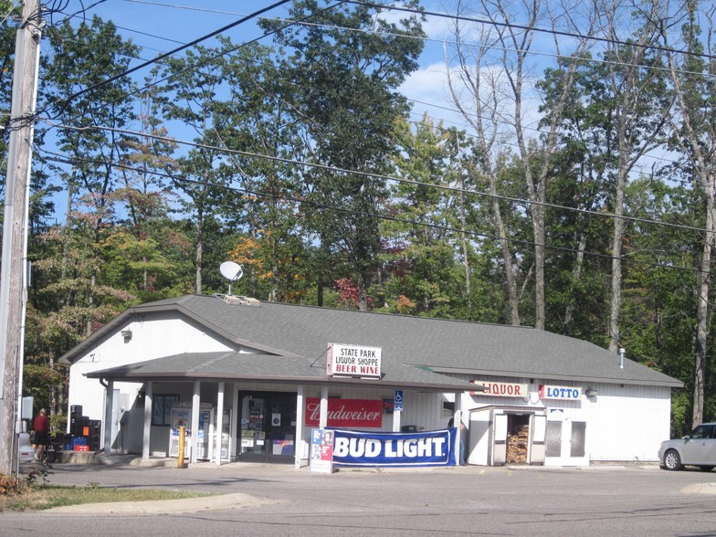 5 E Higgins Lake, Roscommon, MI à vendre - Photo du bâtiment - Image 1 de 1