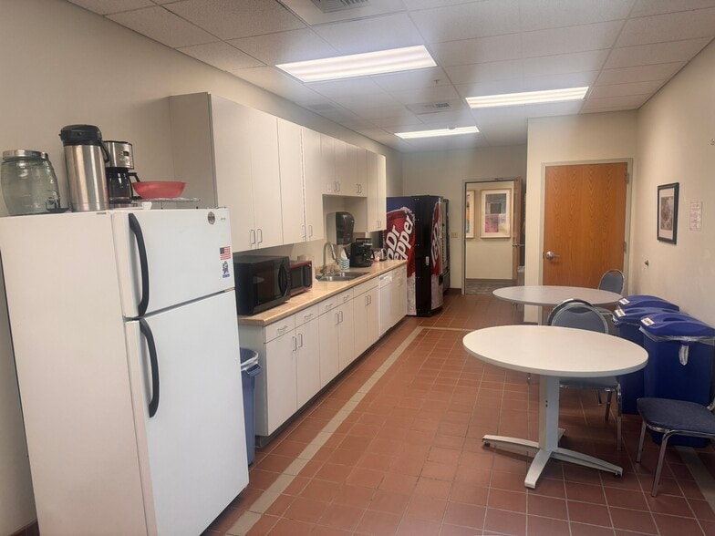 958 S Lochsa St, Post Falls, ID for lease - Interior Photo - Image 2 of 13