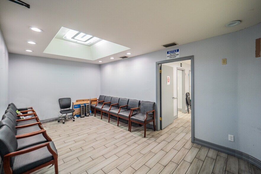 1020 5th St Se, Winter Haven, FL for sale - Lobby - Image 2 of 27