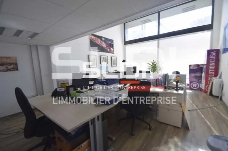 Retail in Lyon for lease - Interior Photo - Image 3 of 5